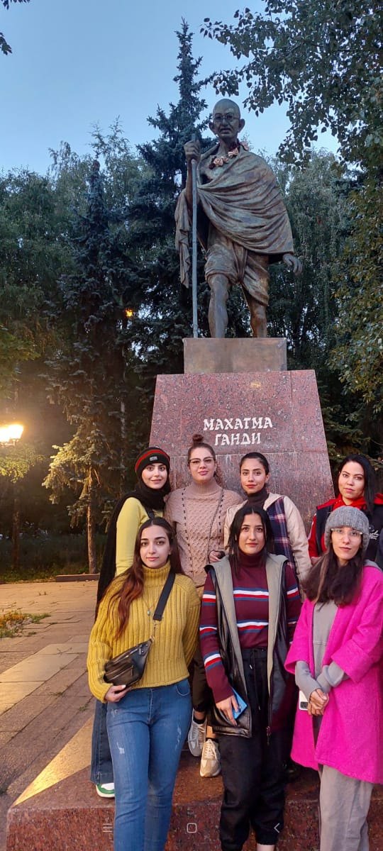 Памятник Махатме Ганди